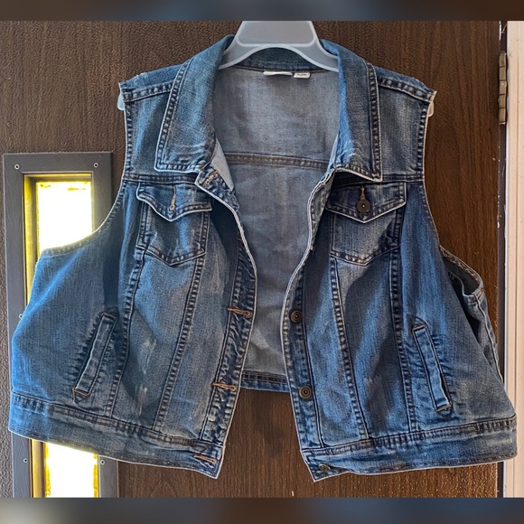 Jean Vest 🎊🎉FINAL DISCOUNT🎊🎉 - Picture 1 of 2